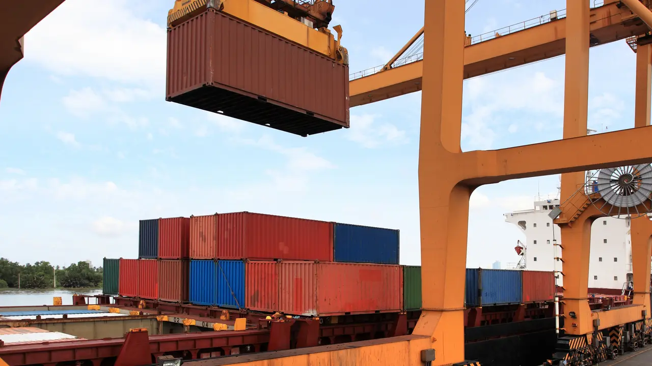 History and evolution of the shipping container: from 1956 to the 2025 global market